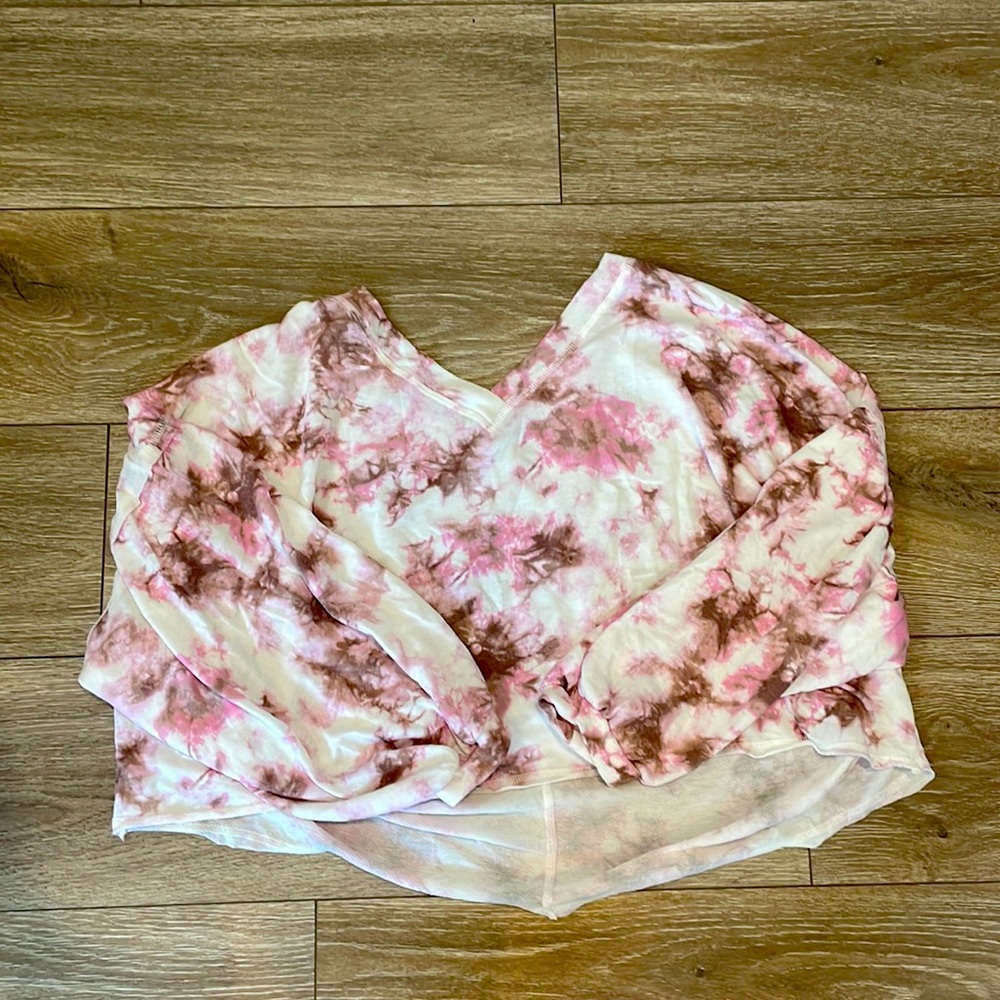 Long sleeve flowy top tie-dye V-neck